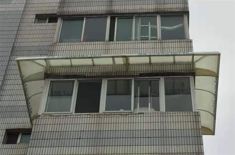 如何解決鋼結(jié)構(gòu)雨棚的漏水問題？